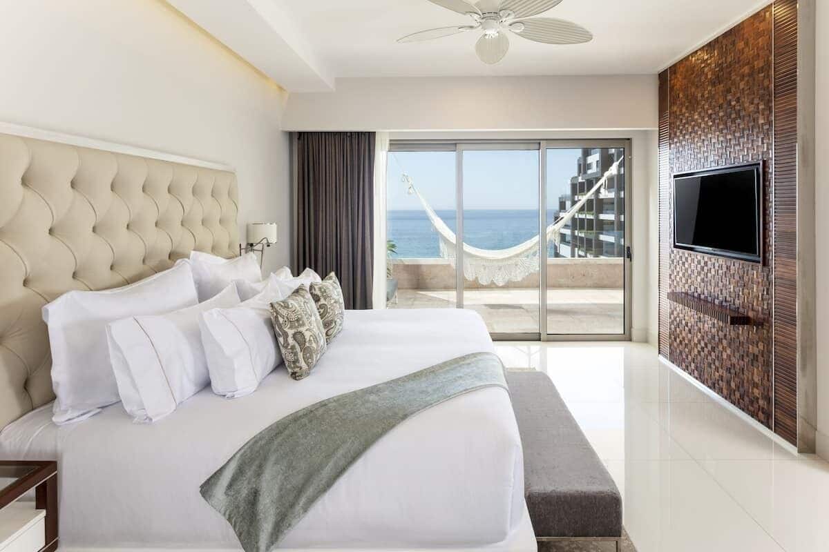 2 Beedrooms Suite with Ocean View | 2 bedrooms, free minibar, in-room safe, blackout drapes