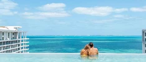 8 outdoor pools