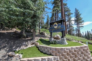 Property grounds - Mammoth Ski & Racquet Club #118 by RedAwning (Mammoth Lakes)