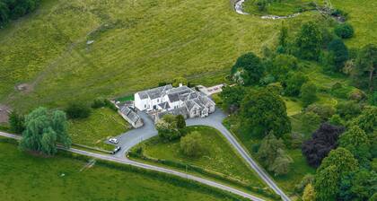 Ladyburn House: Luxury Ayrshire Country Retreat Hot Tub, Sauna, Gardens