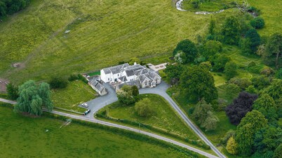 Ladyburn House: Luxury Ayrshire Country Retreat Hot Tub, Sauna, Gardens