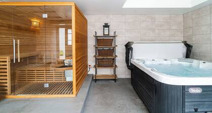 Ladyburn House: Luxury Ayrshire Country Retreat Hot Tub, Sauna, Gardens