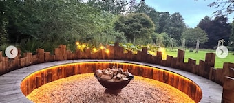 Ladyburn House: Luxury Ayrshire Country Retreat Hot Tub, Sauna, Gardens