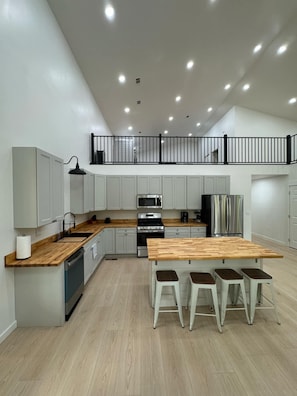 Fridge, microwave, oven, stovetop - 20% OFF  Sports Retreat, Fire Pit, Pickleball, Basketball, Barndo, Game Room (Dandridge)