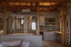 Honeymoon Στούντιο-Σουίτα | Μπάνιο | Ντουζιέρα, δωρεάν προϊόντα προσωπικής περιποίησης, μπουρνούζια