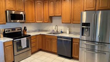 Rumah Keluarga, pemandangan sungai | Dapur pribadi