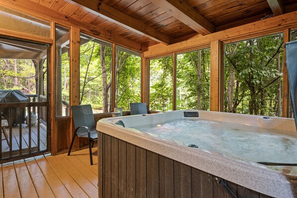 Indoor spa tub - Snuggle Up! Cozy Cabin with Hot Tub Escape (Sevierville)
