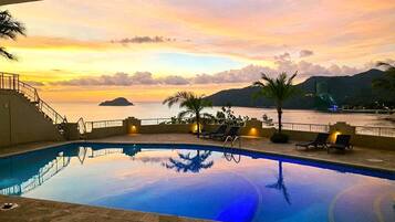 Apartemen Basic | Kolam renang | Kolam renang outdoor