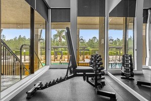 Fitness facility - Vibrant 4Br, 3.5B in Townhome - 1 mile from Disney (Orlando)