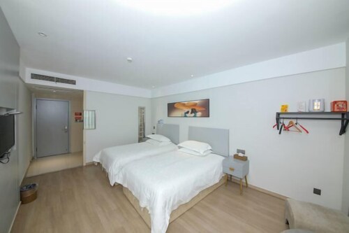 Yueqing Yuecheng Donghai Holiday Hotel