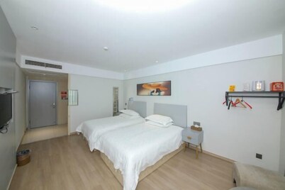Yueqing Yuecheng Donghai Holiday Hotel