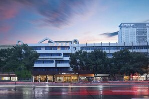 Unclassified image, 4 of 19, button - Qingyi Hotel (Taizhou)