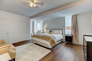 2 bedrooms, iron/ironing board, WiFi, bed sheets - Le penthouse at"Le château"- 2 bedroom condo. (Montréal)
