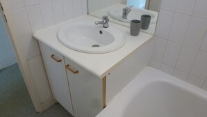 Unclassified image, 5 of 9, button - Appartement Plain-pied Proche Thermes Parking Privée (Bagnères-de-Bigorre)