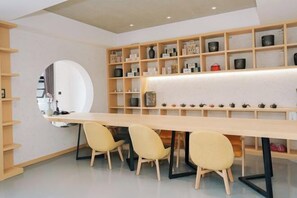 Interior - Migratory Bird Lake View Inn (Dali City)