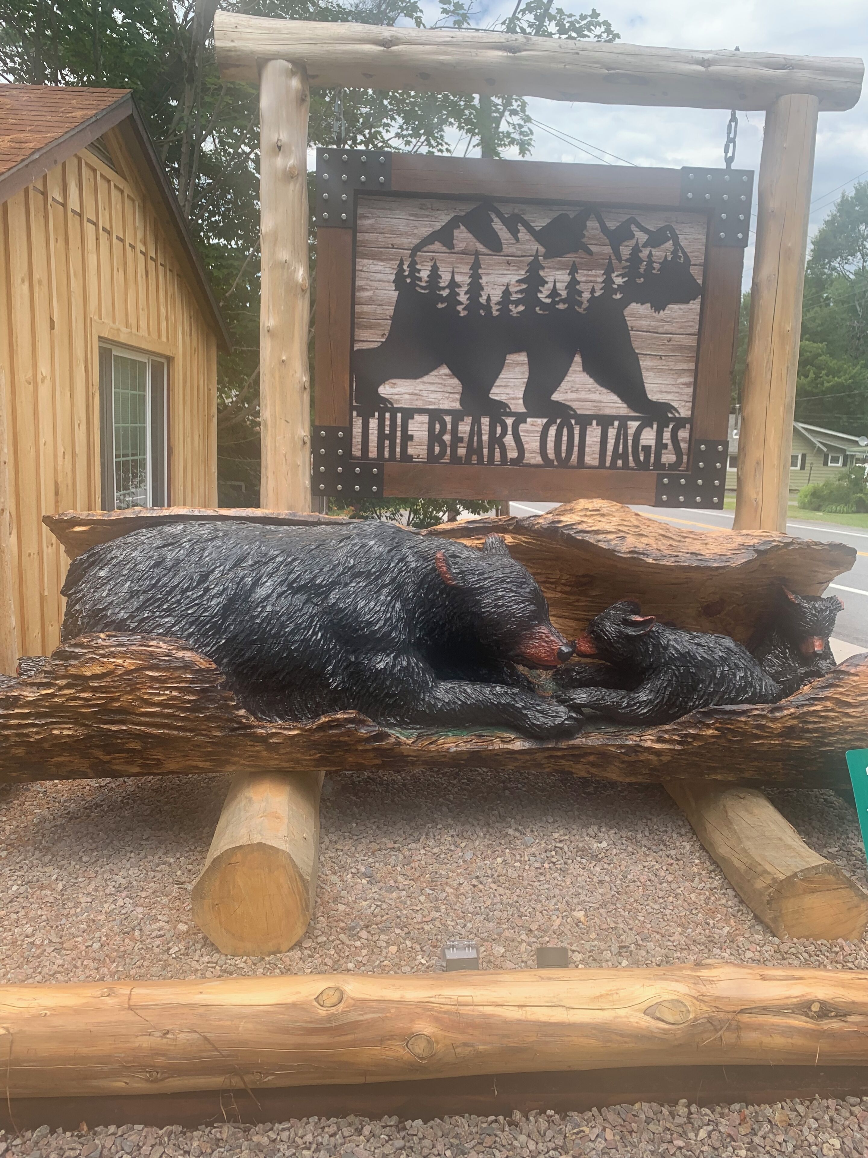 Grizzly Cabin at The Bears Cottages in Inlet