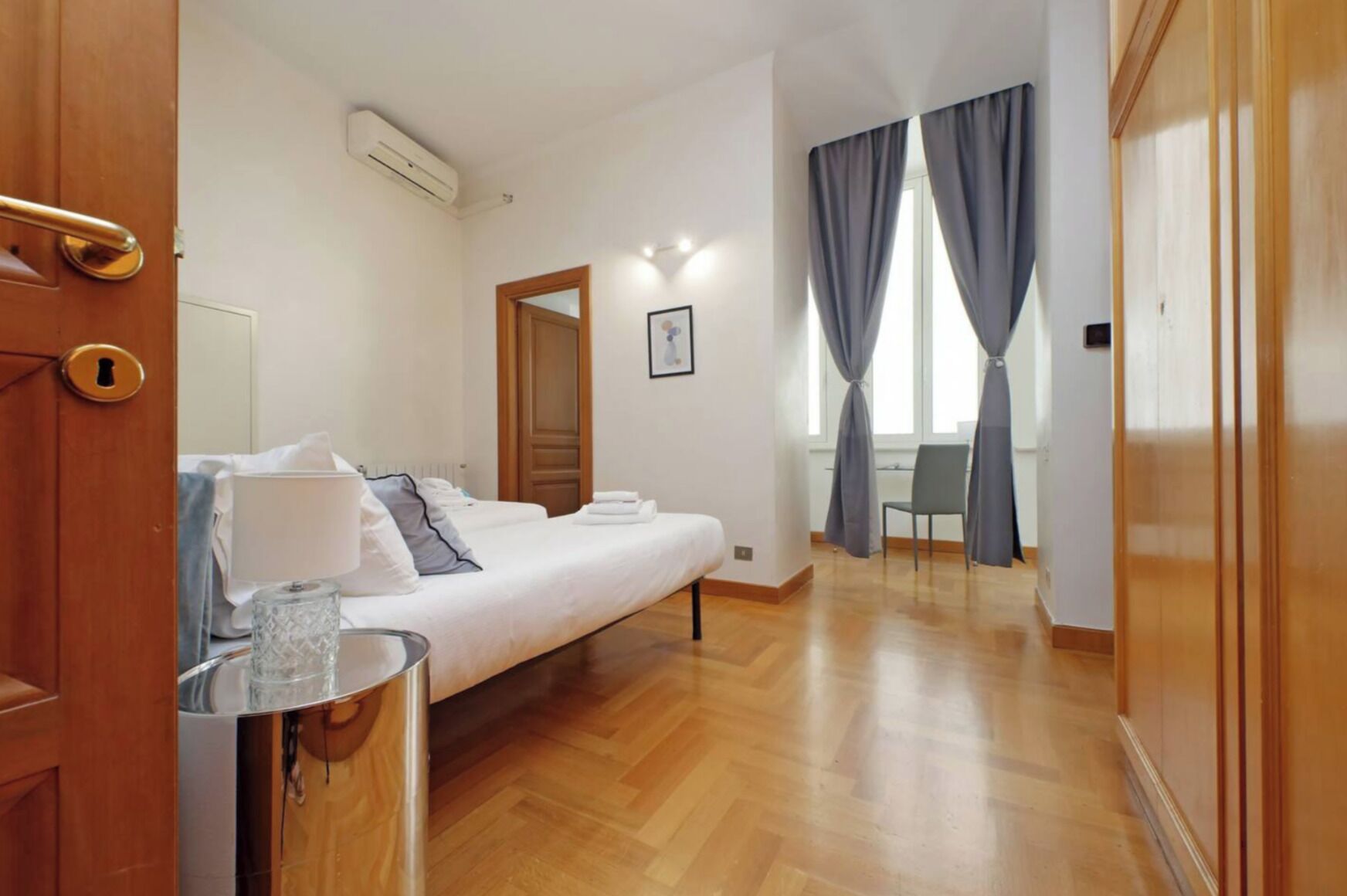 Apartment | 2 Schlafzimmer, Schreibtisch, laptopgeeigneter Arbeitsplatz