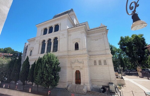 A classical building with a central entrance, large windows, and a bell tower. - Flatinrome Exclusive Historic Ghetto  (Rome)
