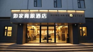 A hotel entrance with a sign reading "Homeinn Selected". - Homeinn Selected Hotel (Beijing Normal University Jishuitan Subway Station) (Beijing)