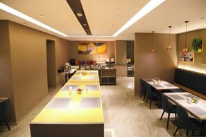 Restaurant - Homeinn Selected Hotel (Beijing Normal University Jishuitan Subway Station) (Beijing)