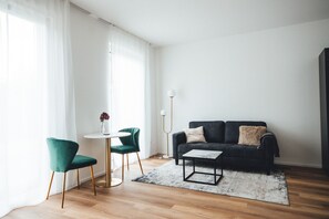 Superior Apartment, Accessible, Private Bathroom (Suite) | Dining - THE WOS Apartments (Moenchengladbach)
