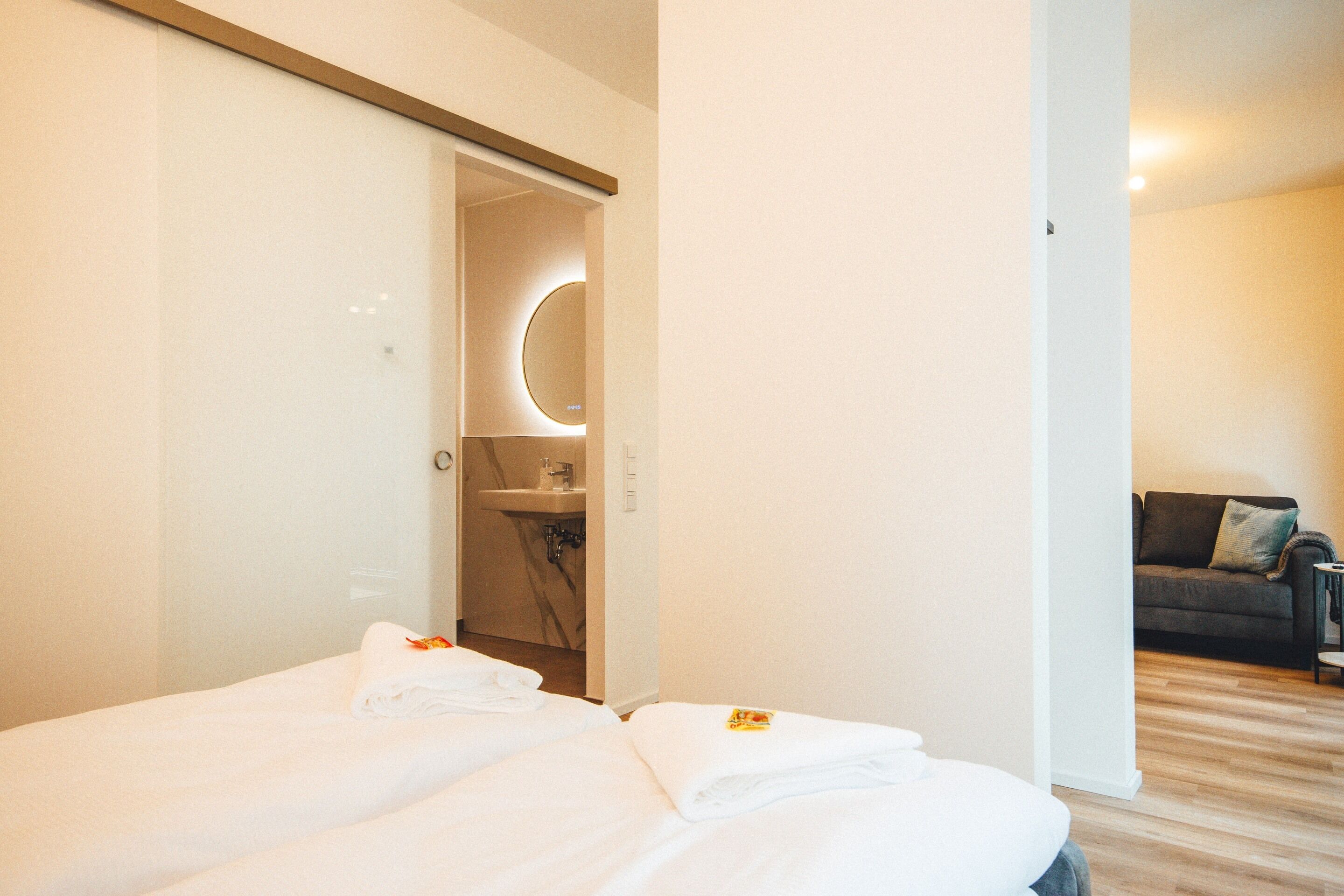 Apartamento, accesible para personas con discapacidad, baño privado | Ropa de cama hipoalergénica, edredones de plumas, wifi gratis