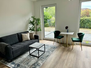 Superior Apartment, Accessible, Private Bathroom (Suite) | Lounge - THE WOS Apartments (Moenchengladbach)