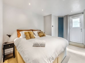1 bedroom, WiFi (free), bed sheets