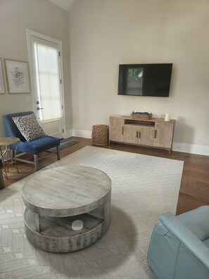 Living area - Charming 2-bedroom house in Serenbe with AC, WiFi (Palmetto)