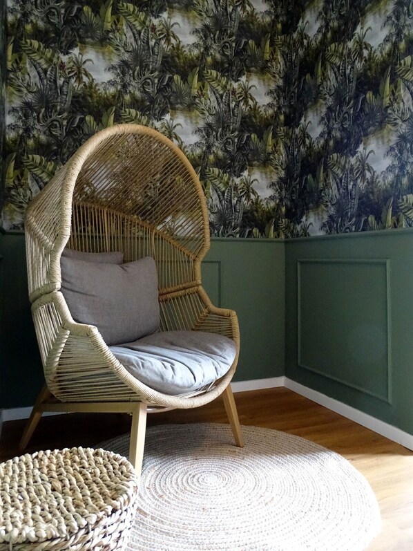 Living area - Pension Michelangelo Stadtmitte Netflix (Eisenach)