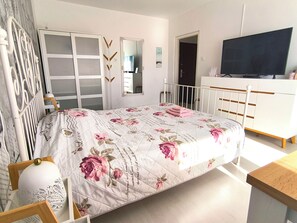 1 bedroom, WiFi, bed sheets