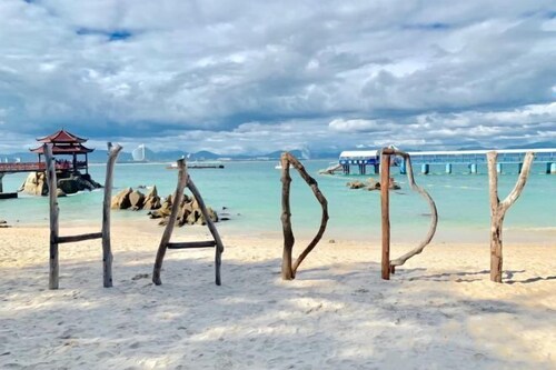 Nongzai Guesthouse (Sanya Wuzhizhou Island Houhai)