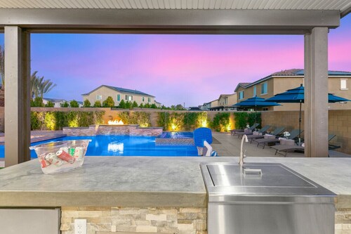 Large 7Bdrm-GameRm-Putting Green-Bocce-Pool/Spa