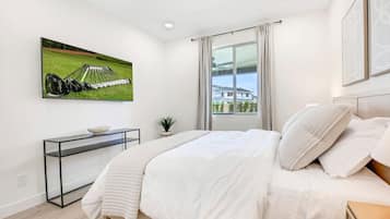 7 slaapkamers, een bureau, een strijkplank/strijkijzer, reisbedje