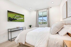 7 bedrooms, desk, iron/ironing board, travel cot