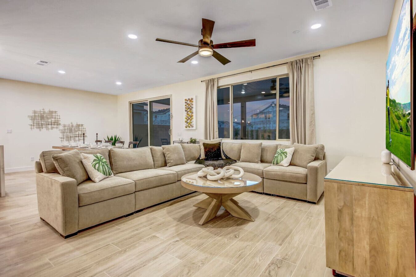 Televisie en een open haard