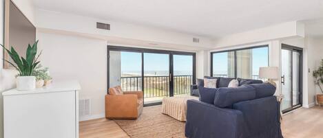 テレビ、書斎 / ワークスペース