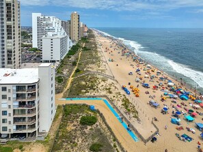 On the beach - Ocean Front Condo with Sunrise Views (Ocean City)