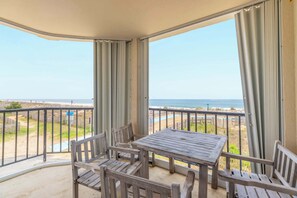 Outdoor dining - Ocean Front Condo with Sunrise Views (Ocean City)