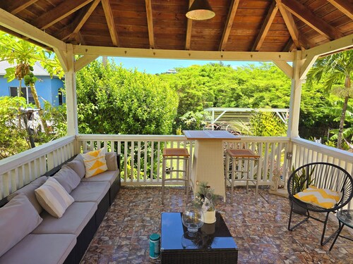 Genesis Suites Apt 1, Cozy 1-bedroom apartment in peaceful Valley with AC, WiFi