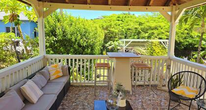 Genesis Suites Apt 1, Cozy 1-bedroom apartment in peaceful Valley with AC, WiFi