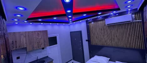 Suíte estúdio luxo, vista para a cidade | Escrivaninha, Wi-Fi de cortesia