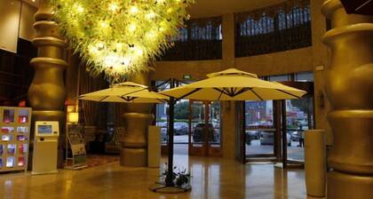 Beau Upward Maylily Hotel