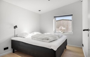6 bedrooms, travel cot, free WiFi