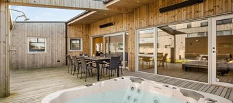 6 bedroom cozy home in Løkken