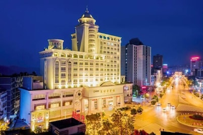 Light Grand Hotel