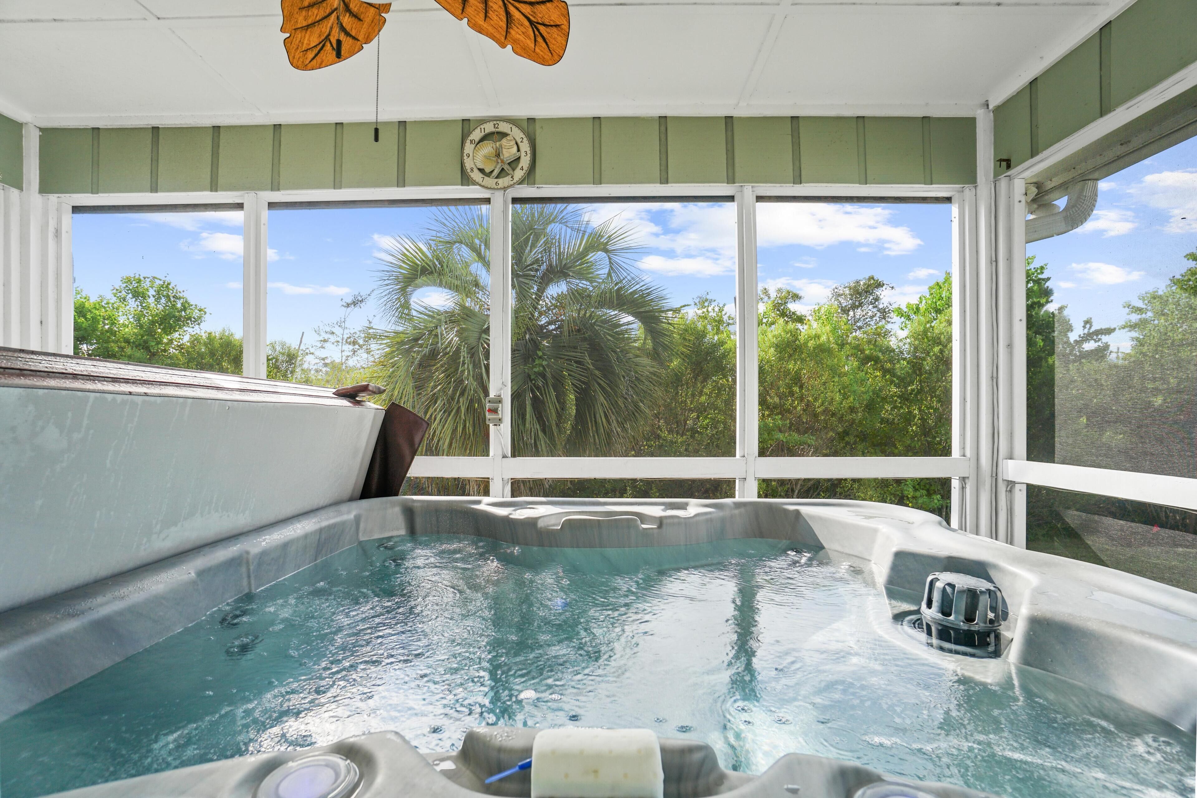 Mexico Beach, Sleeps 10, Hot Tub