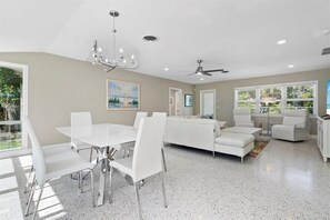 Dining - Delray Oasis- 1 Block to the Ave (Delray Beach)