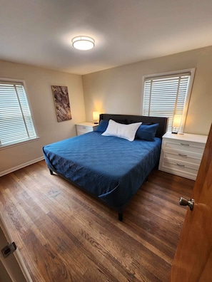 5 bedrooms, iron/ironing board, WiFi, bed sheets