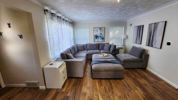 Älytelevisio, työhuone, tietokoneen näyttö